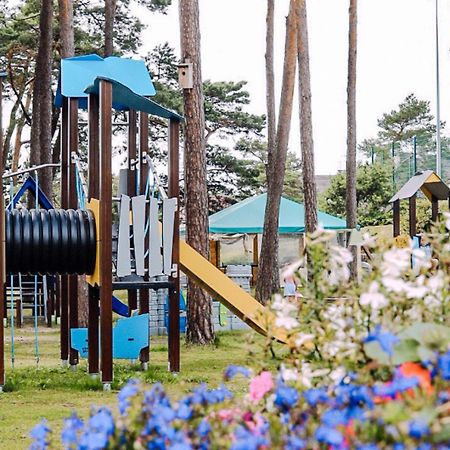 Forest Family Resort - Domki Caloroczne Ustka Exterior foto