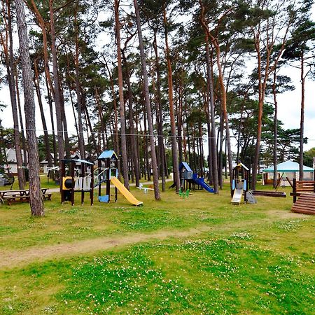 Forest Family Resort - Domki Caloroczne Ustka Exterior foto